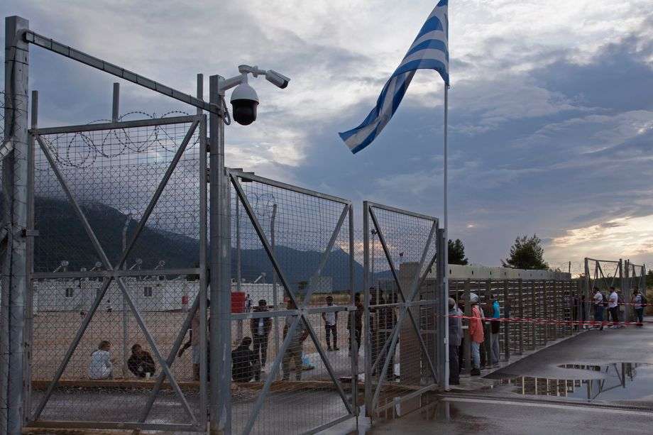 اليونان تنتهك حقوق الساعين للجوء